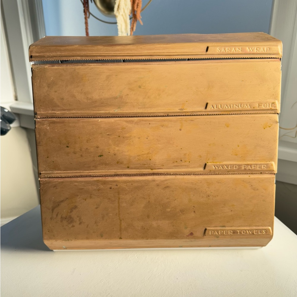 Antique paper towel holder and dispenser